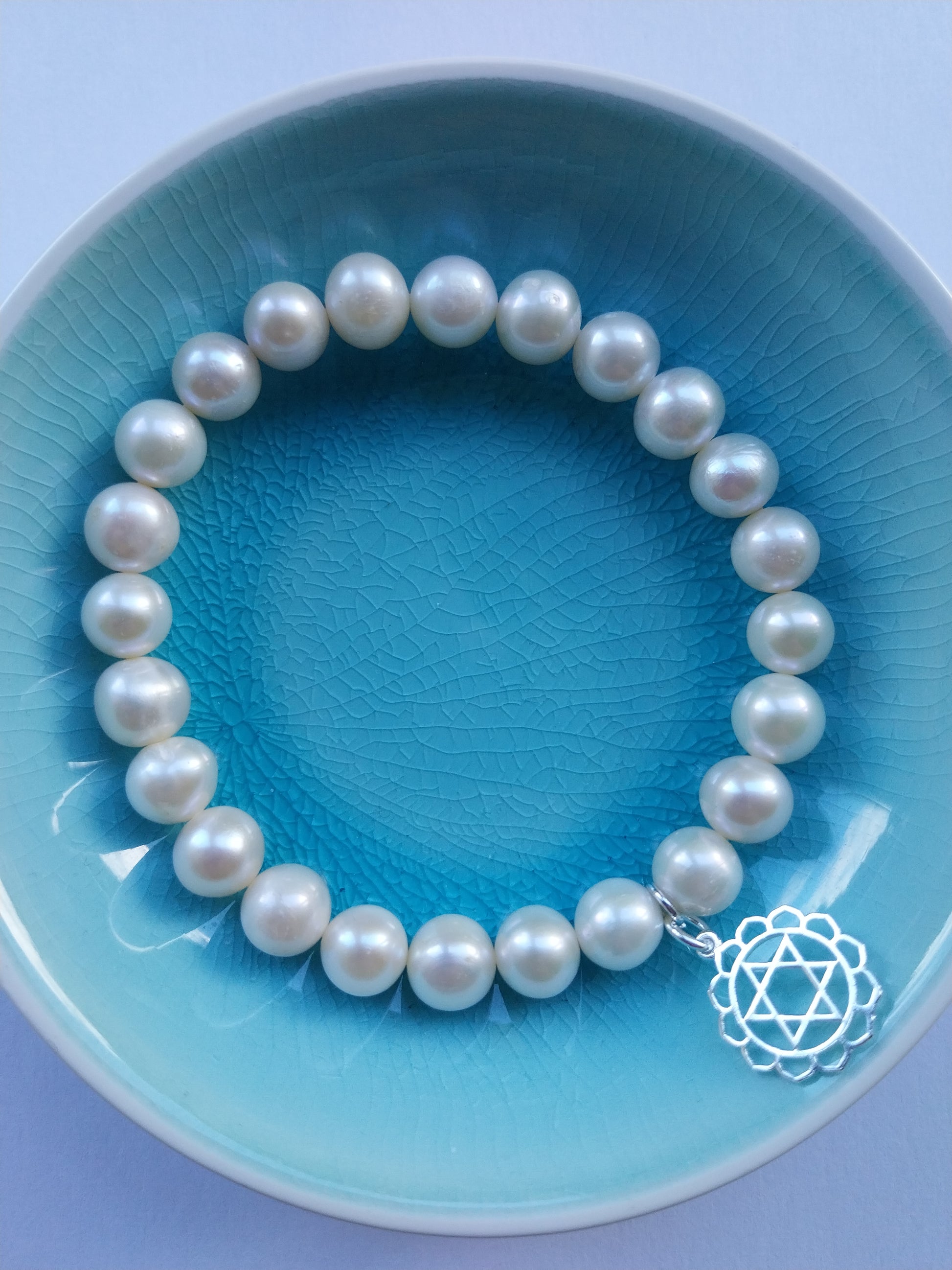 Pearl bracelet with heart chakra silver charm