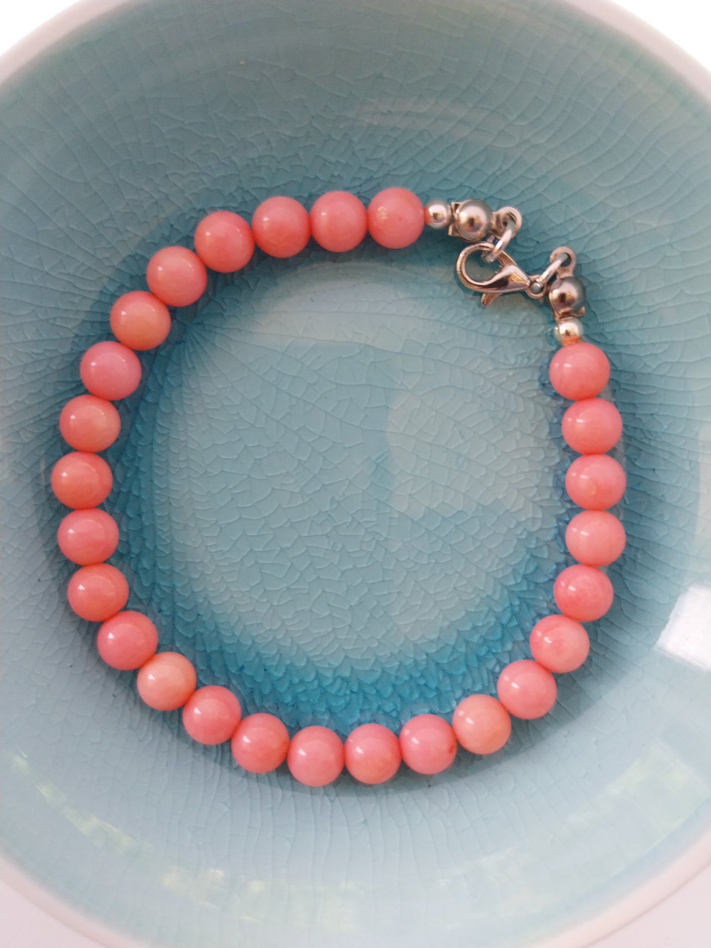 Coral round bead bracelet