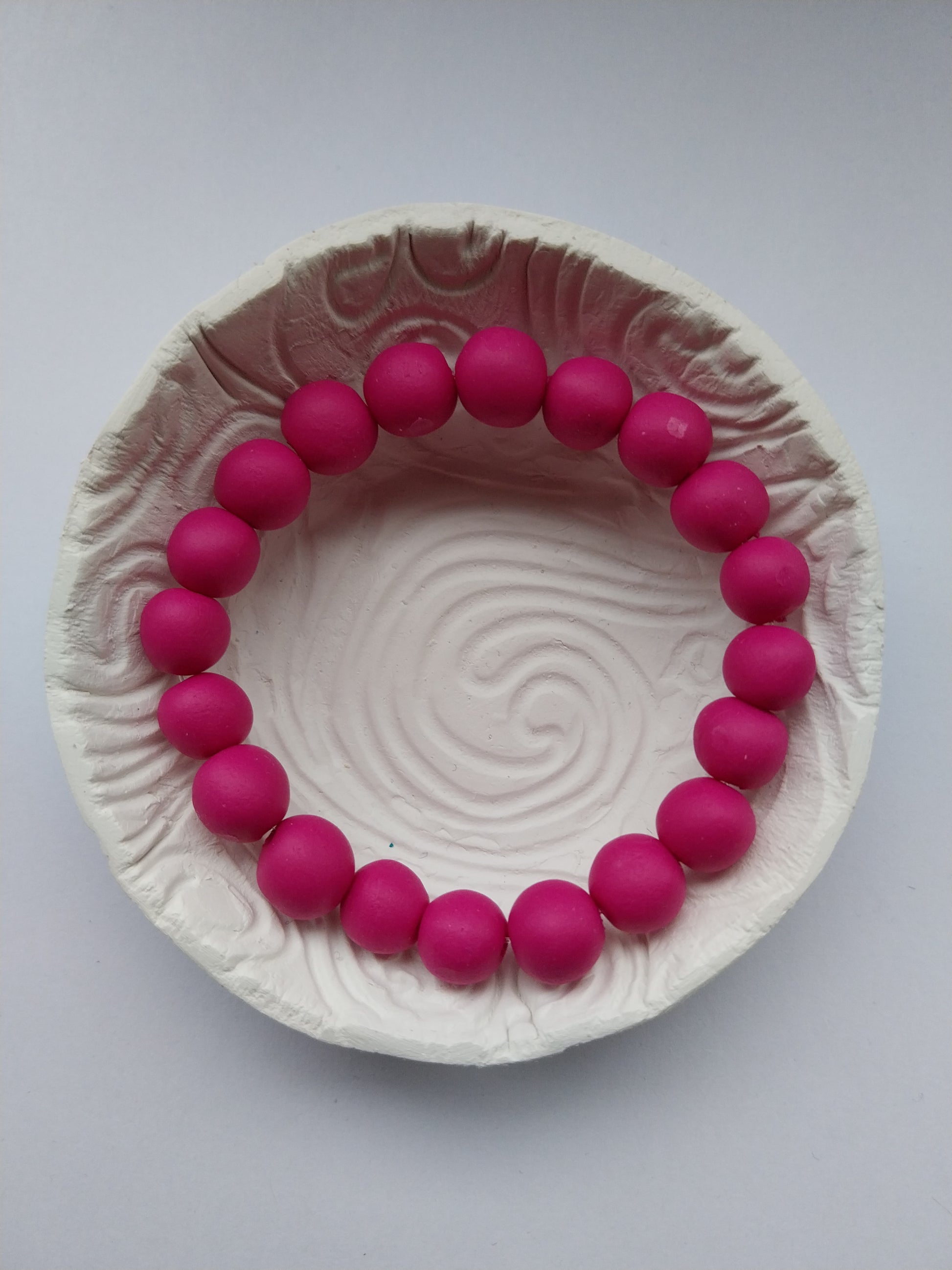Ceramic unisex bead bracelet in magenta