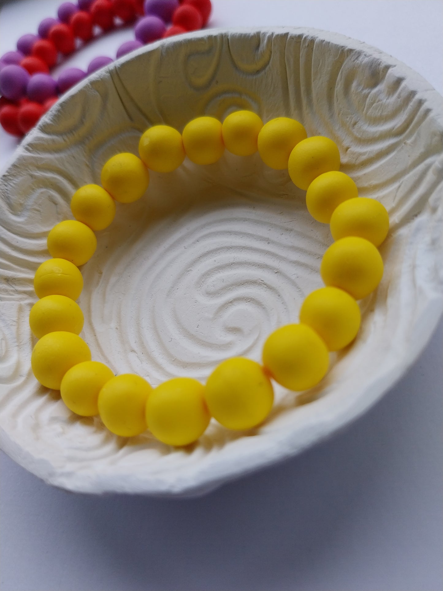 Ceramic unisex bead bracelet in yellow